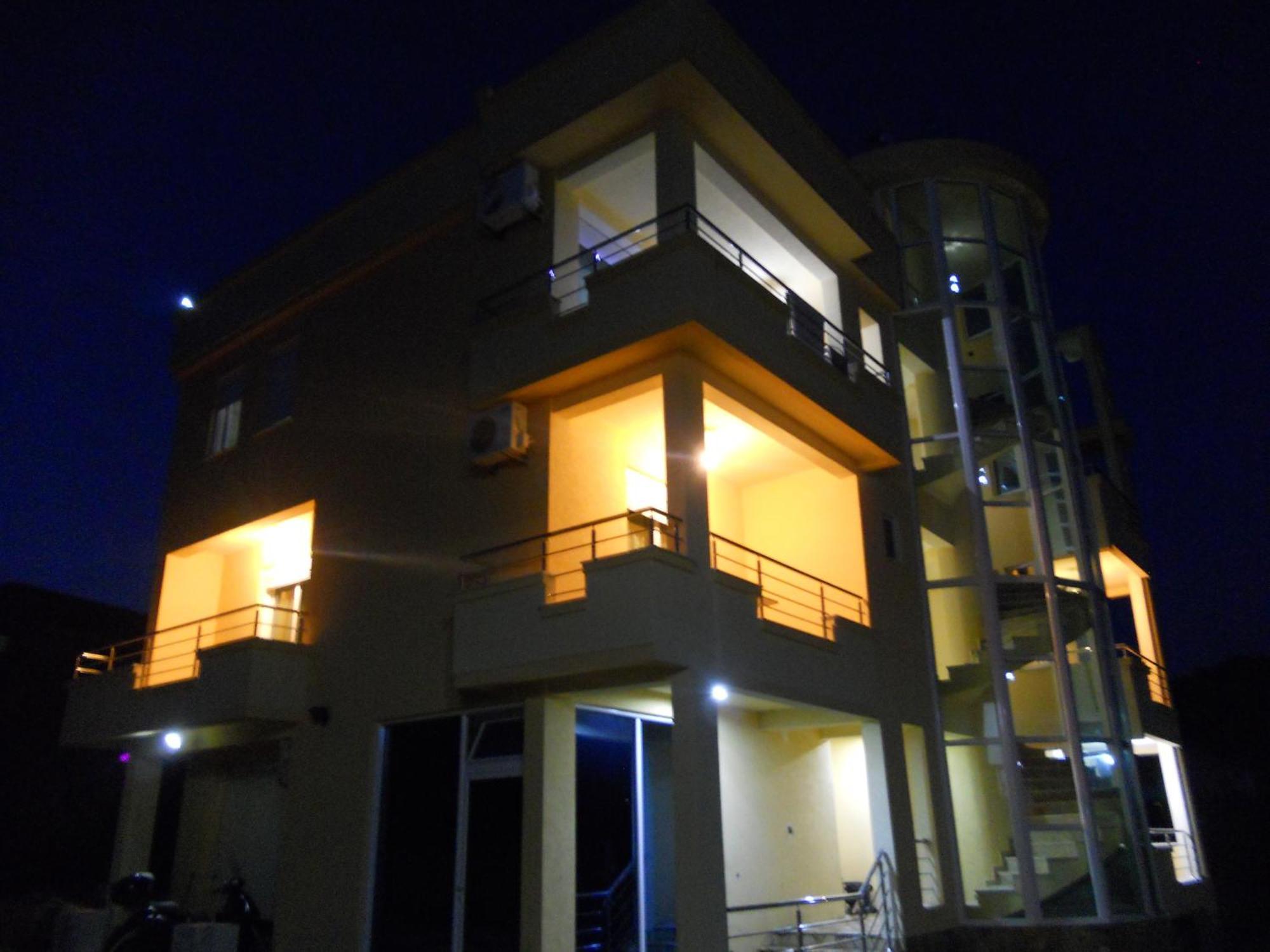 Kopernikus Apartments ウルツィニ エクステリア 写真